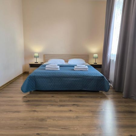 Apartments Domovik Parkaniya, 2A Мукачево Экстерьер фото