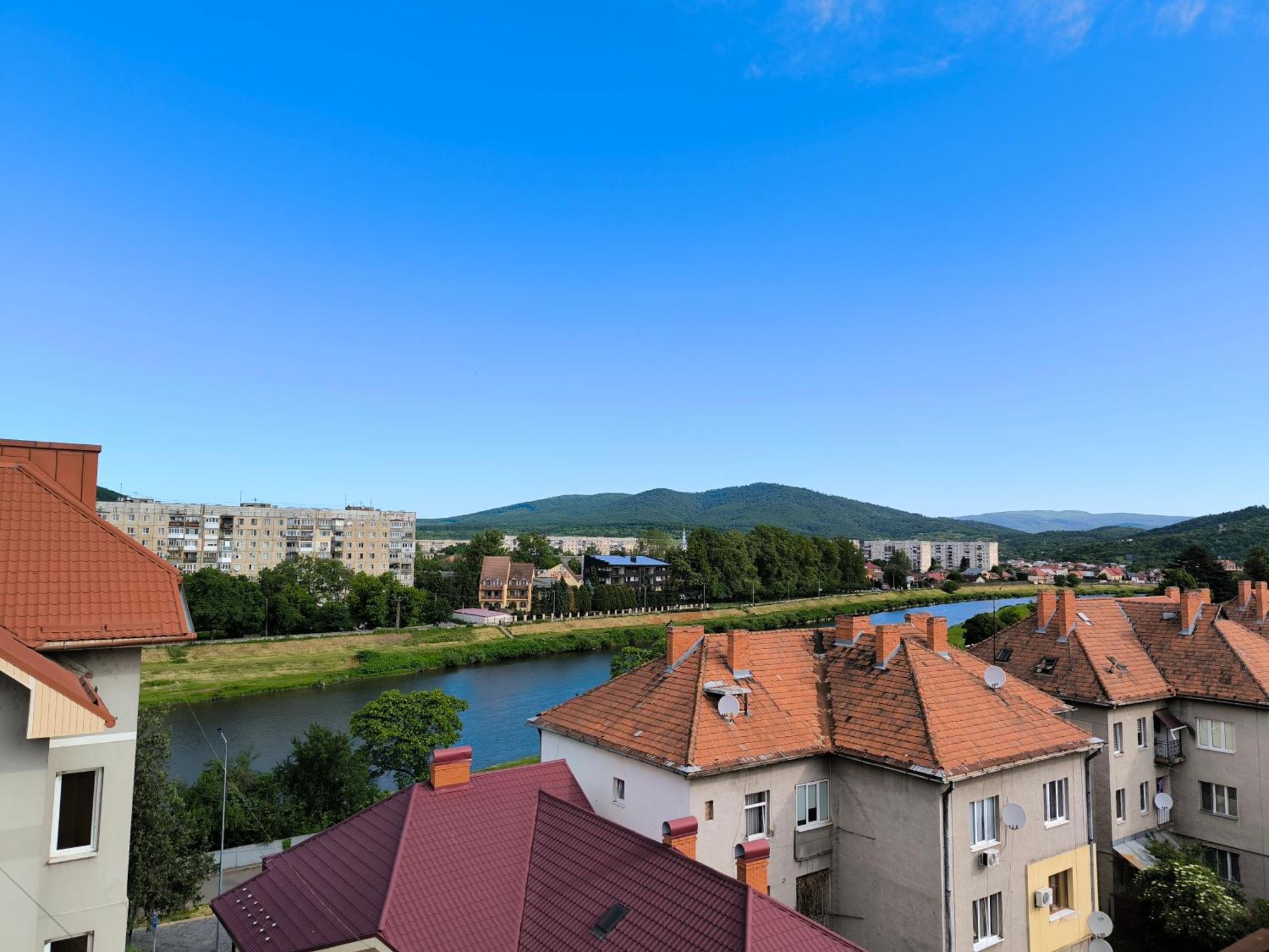 Apartments Domovik Parkaniya, 2A Мукачево Экстерьер фото