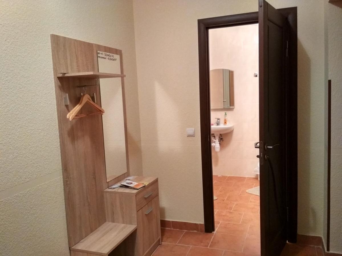 Apartments Domovik Parkaniya, 2A Мукачево Экстерьер фото